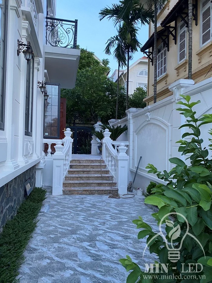 Cap den cong trinh biet thu tai long bien 1