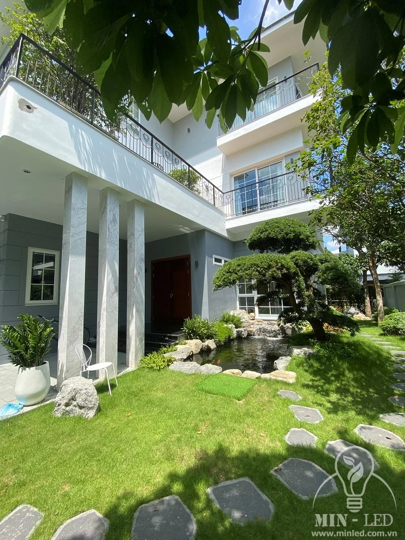 Cung cap den led thiet bi dien tai splendora 8