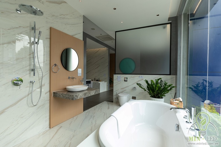 Minled cung cap den led showroom thiet bi ve sinh grohe 3 1