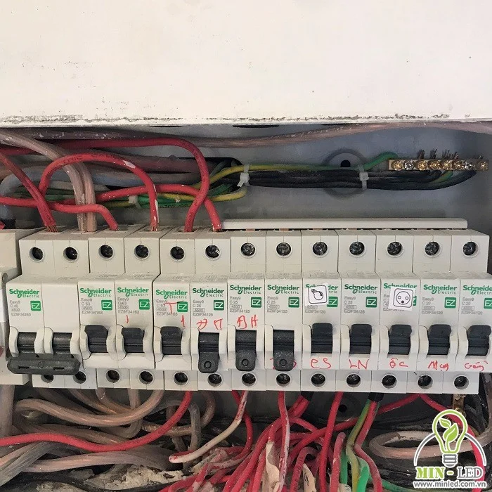 cung cap den led va thiet bi dien cho biet thu lien ke geleximco 8